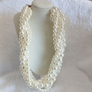 Elegant Pearl Necklace